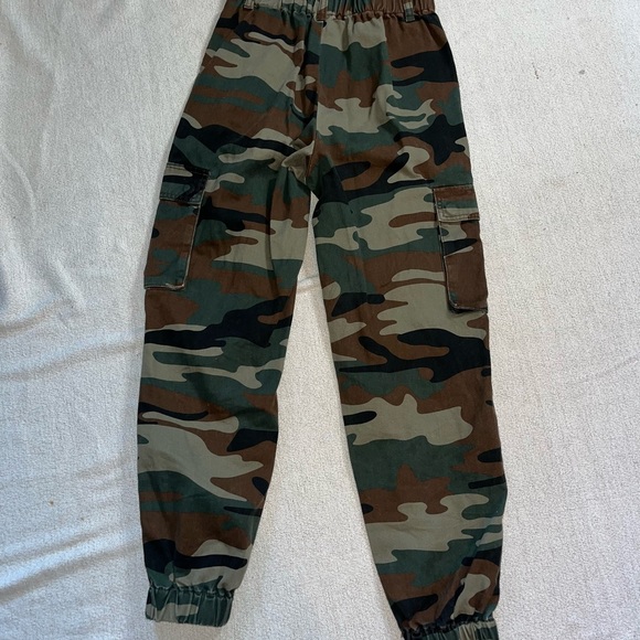 Forever 21 High Waist Camo Cargo Pants - Picture 5 of 11